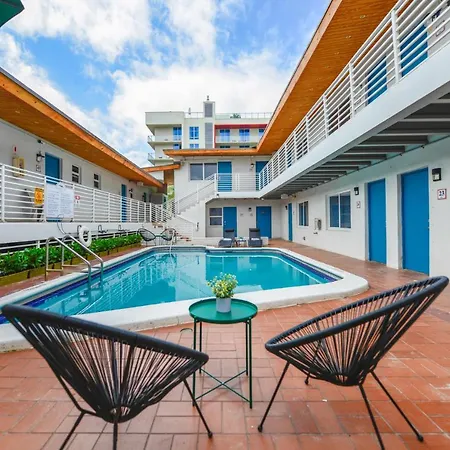 Beachfront Studio With Pool Access -M24